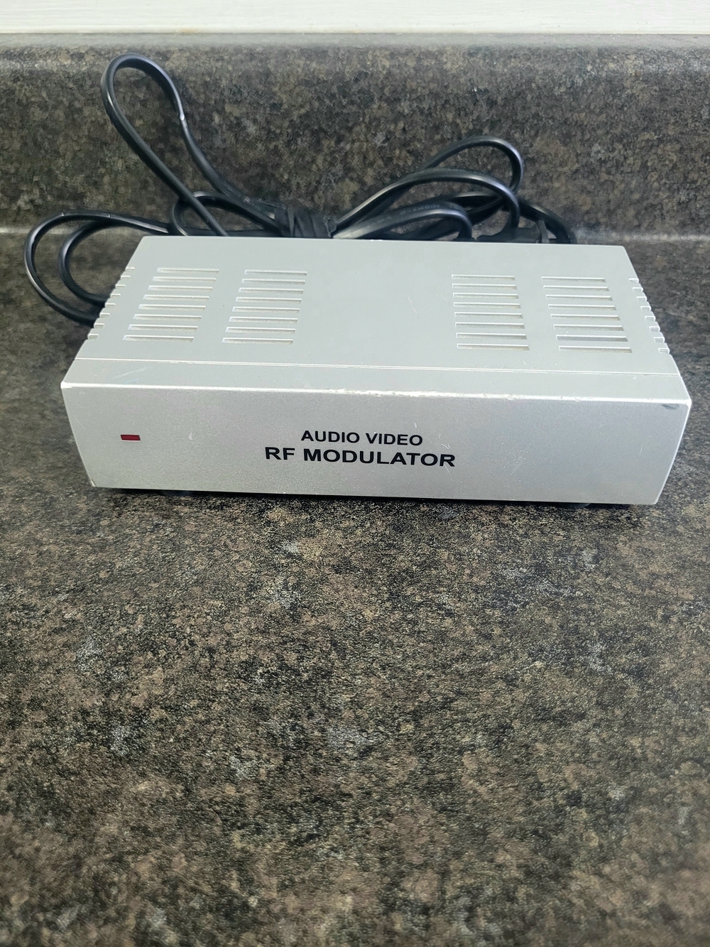 Dynex Audio Video RF Modulator -model WS 007